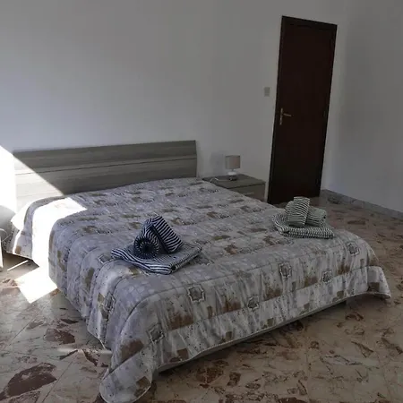 Basilicata Host To Host - Dina アパート *